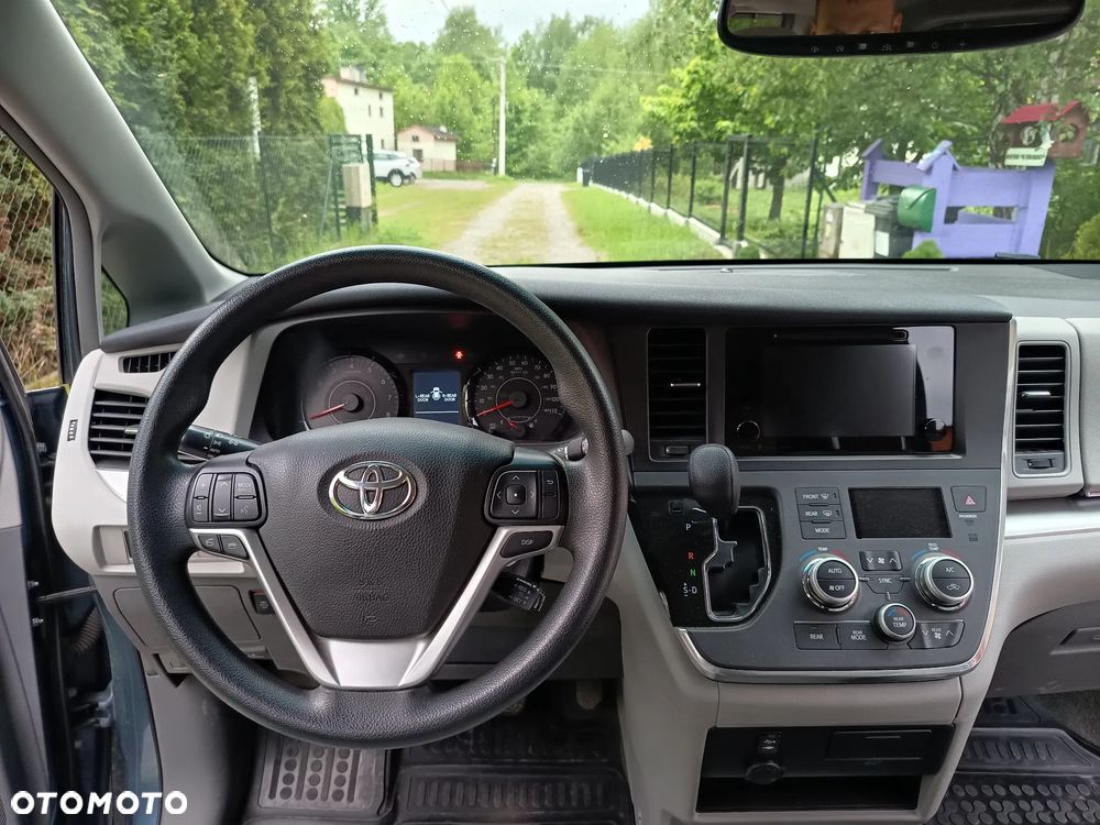 Toyota Sienna - 8