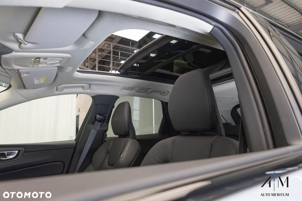 Volvo XC 60 B4 D AWD Ultimate Dark - 19