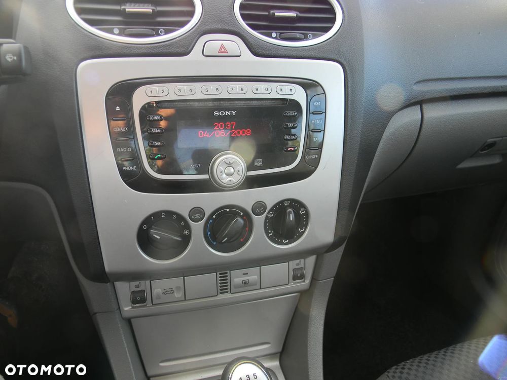 Ford Focus 2.0 16V Titanium - 9