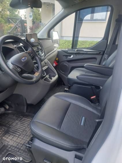 Ford Tourneo Custom - 10