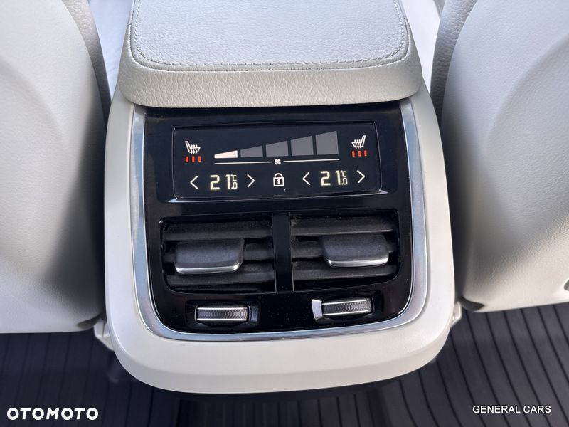 Volvo XC 90 T6 AWD Momentum 7os - 34