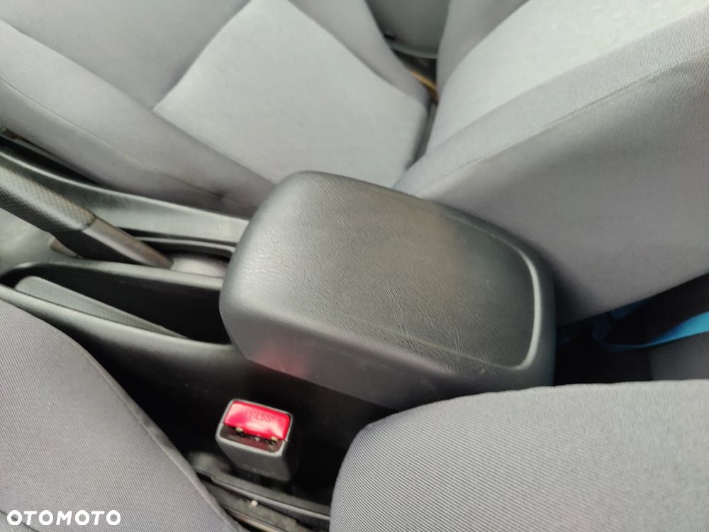 Nissan Almera 1.5 acenta PLUS - 25