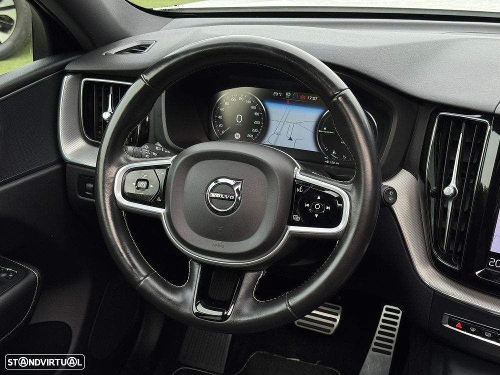 Volvo XC 60 2.0 T6 PHEV R-Design AWD - 28