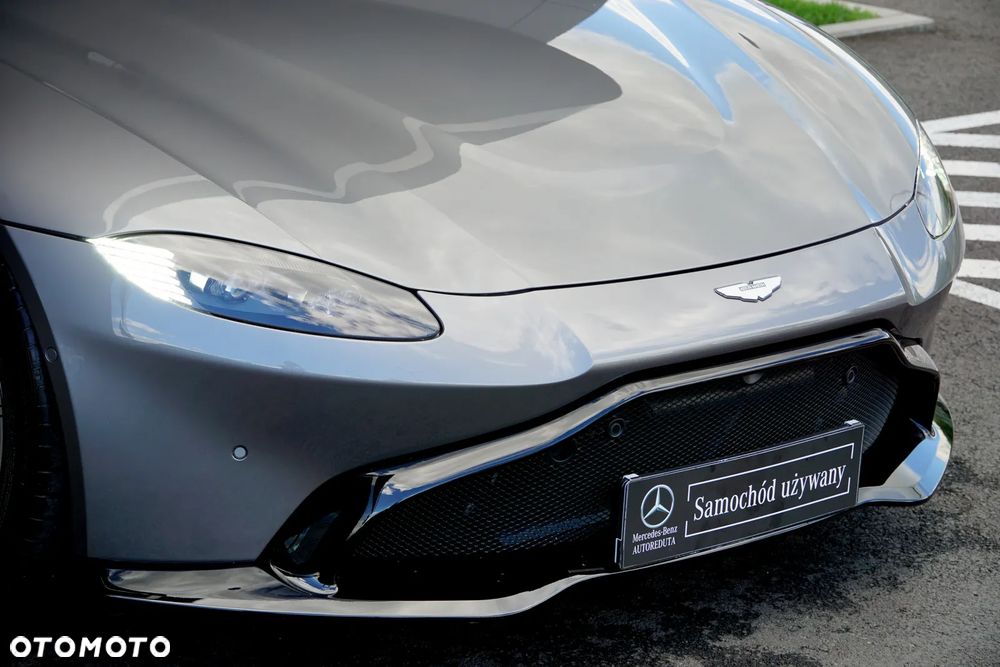 Aston Martin Vantage - 12