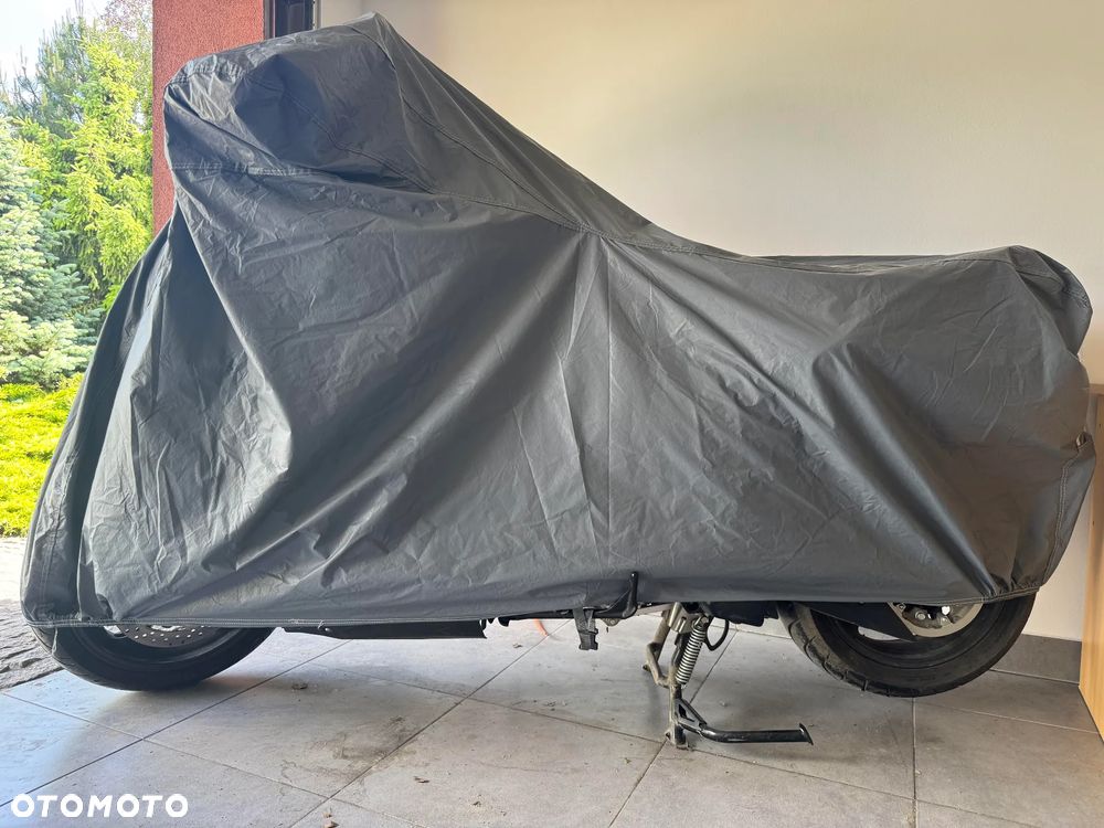 Yamaha Tmax - 16