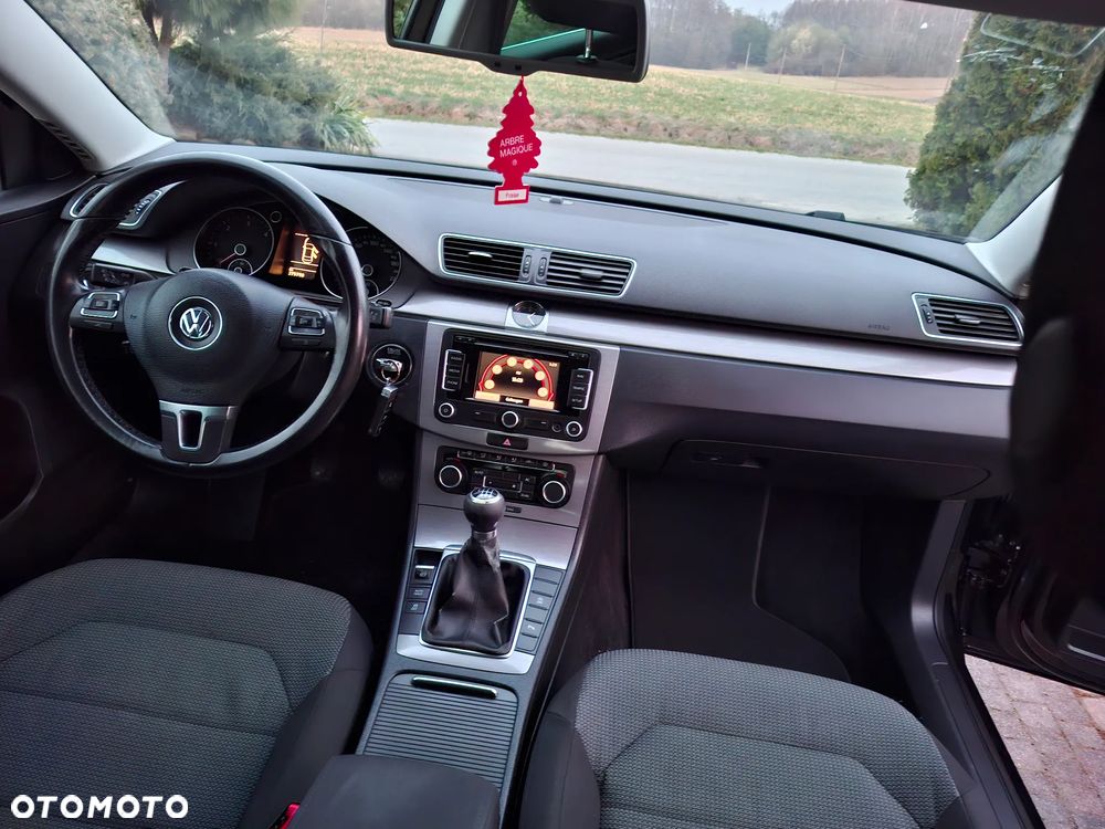 Volkswagen Passat - 11