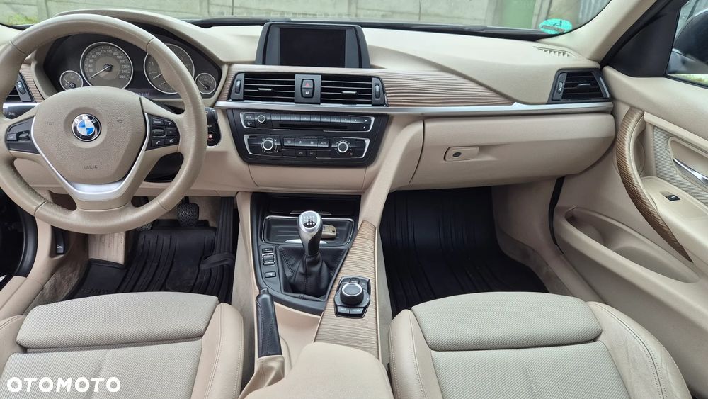 BMW Seria 3 320i - 10