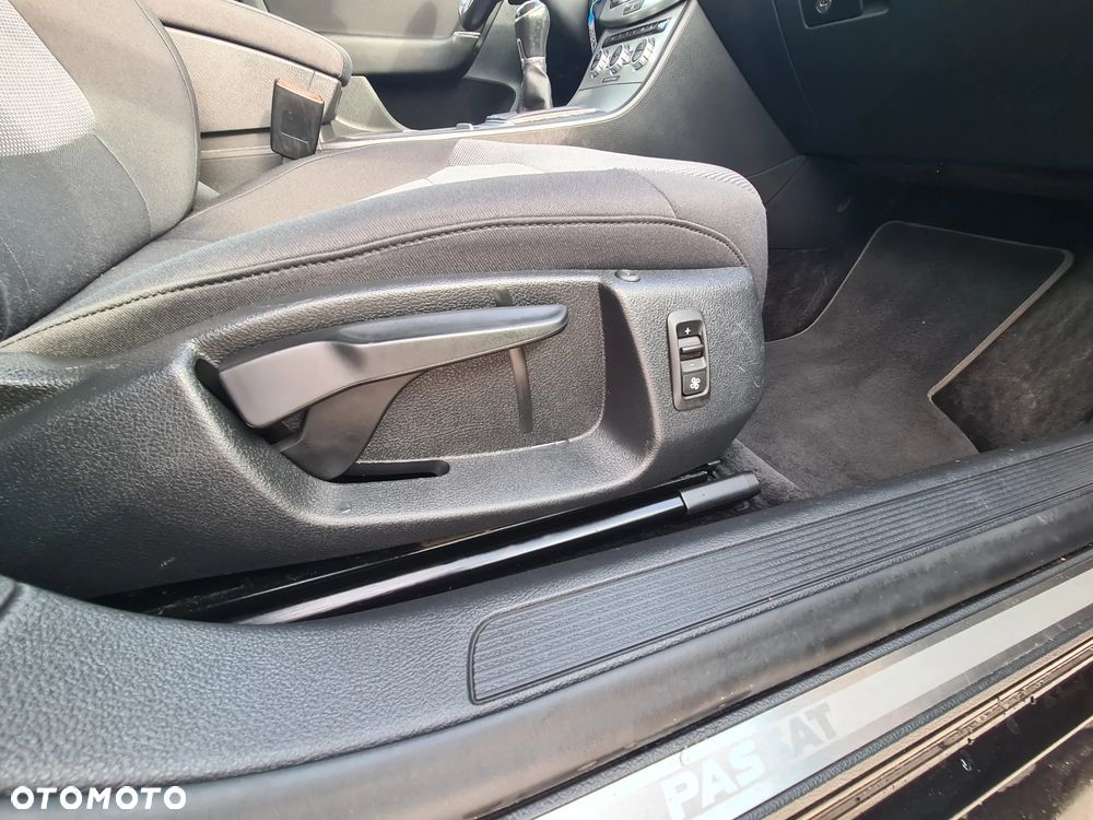 Volkswagen Passat 1.6 TDI Comfortline - 36