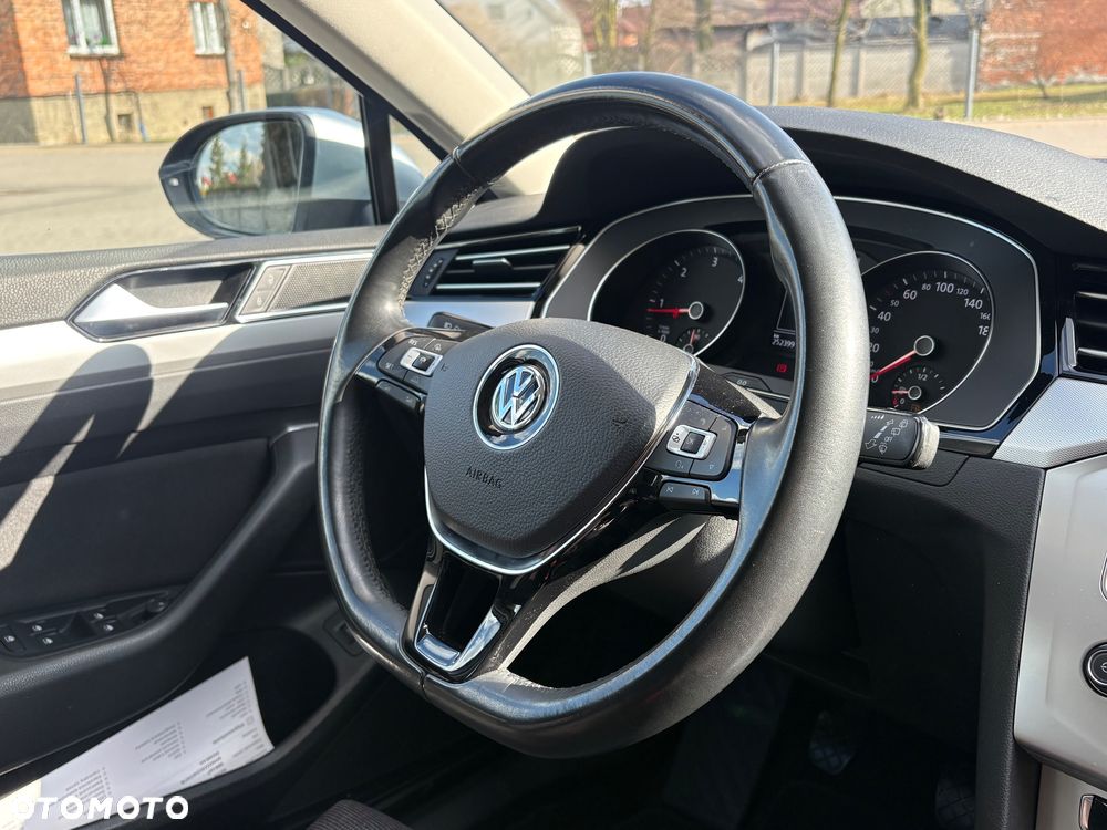 Volkswagen Passat 2.0 TDI SCR Business - 17