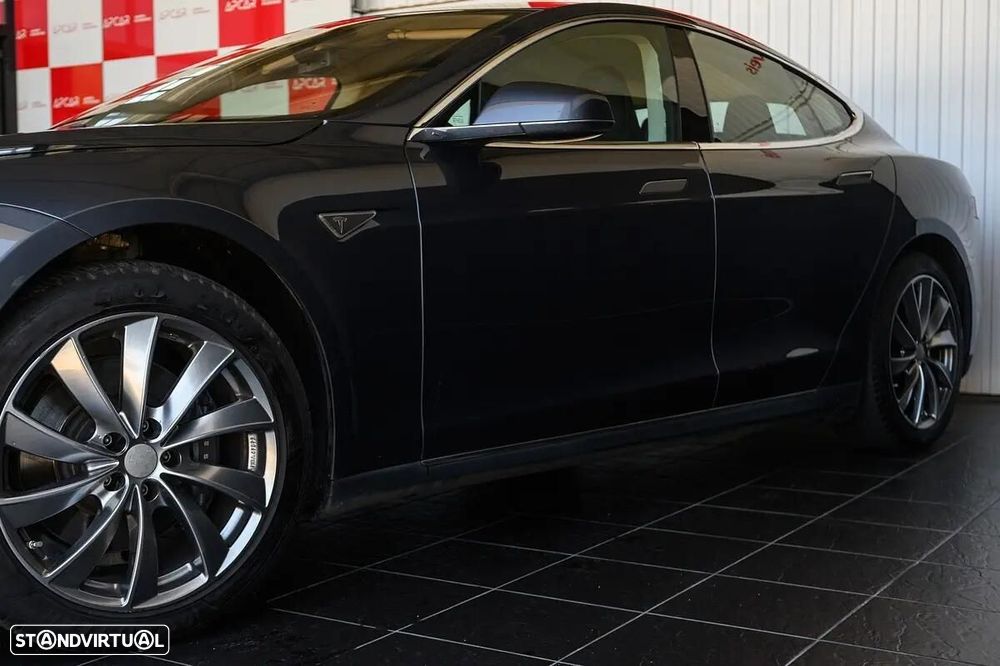 Tesla Model S - 12