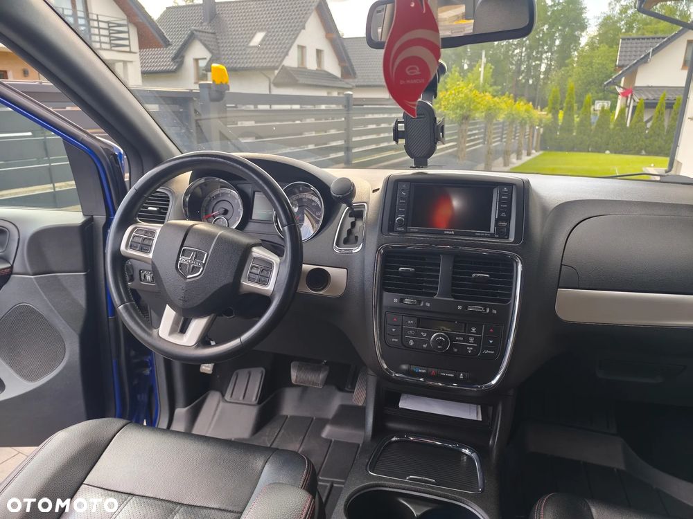 Dodge Grand Caravan - 8