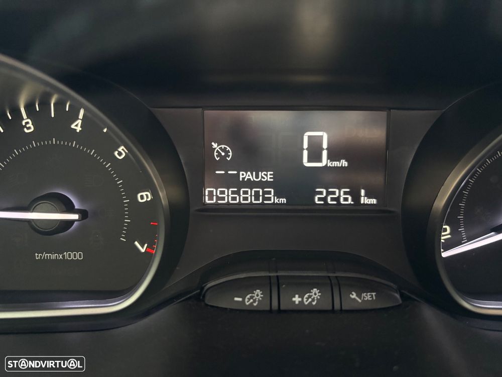Peugeot 208 1.2 PureTech Style - 23