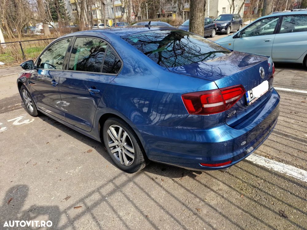 Volkswagen Jetta - 4