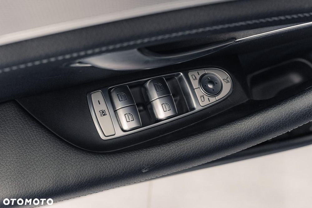 Mercedes-Benz Klasa E 220 d 4-Matic 9G-TRONIC - 30