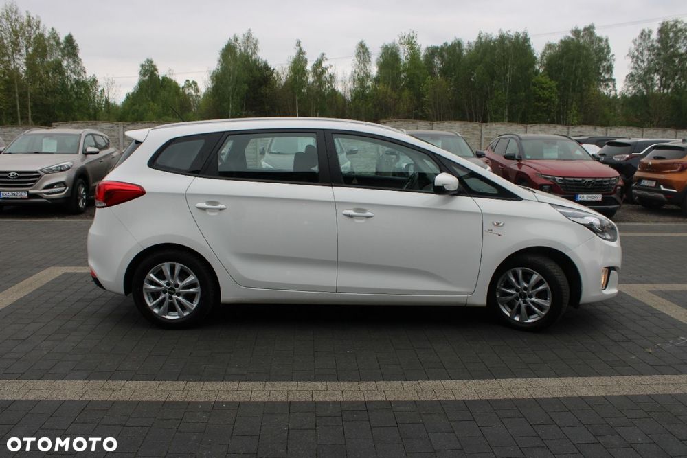 Kia Carens - 7