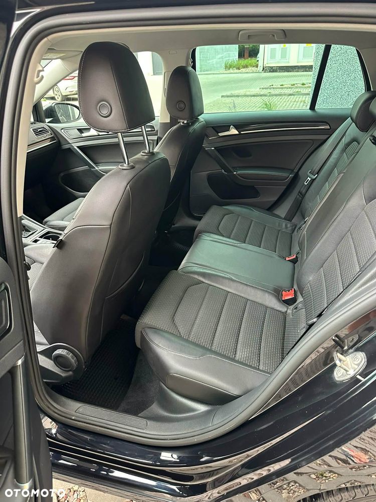 Volkswagen Golf - 6