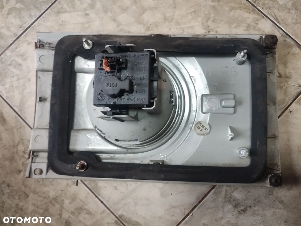 VW SHARAN LIFT LAMPA TYŁ PRAWA W KLAPĘ - 9