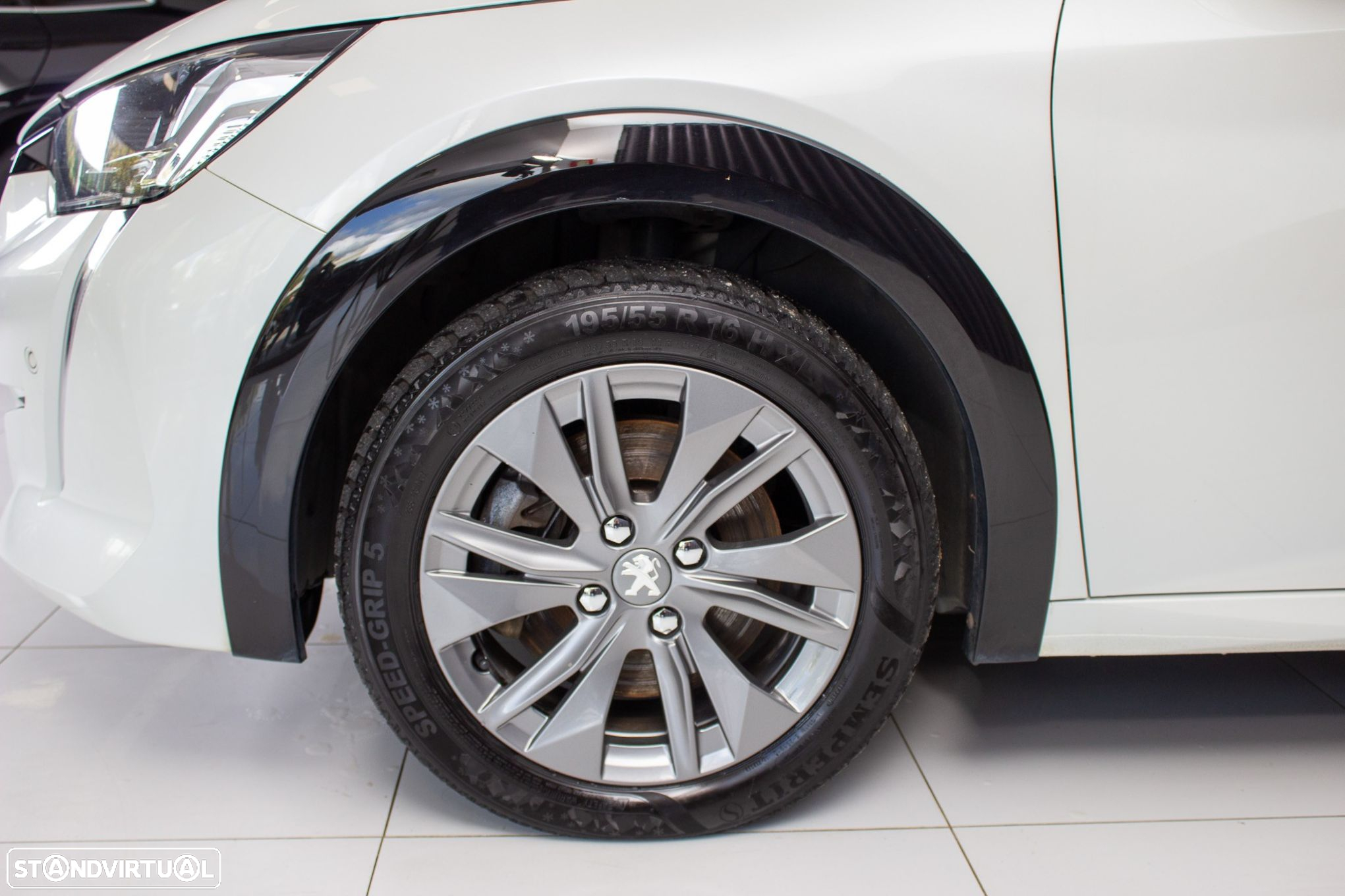 Peugeot e-208 Allure Pack - 31