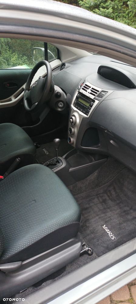 Toyota Yaris 1.5 - 13