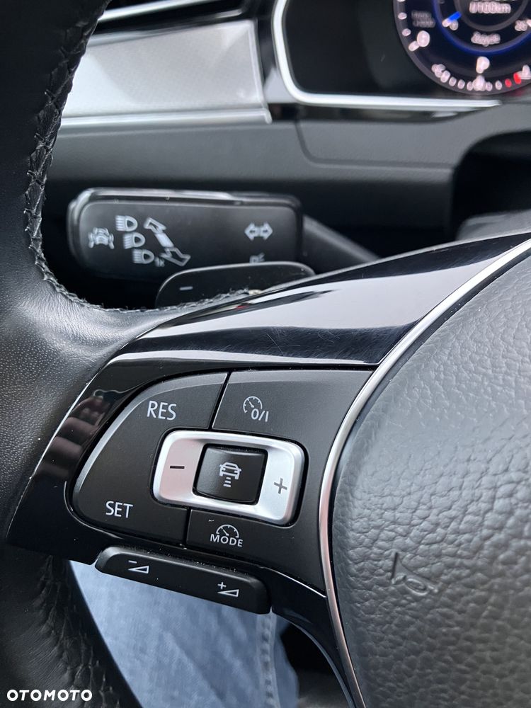 Volkswagen Passat - 25
