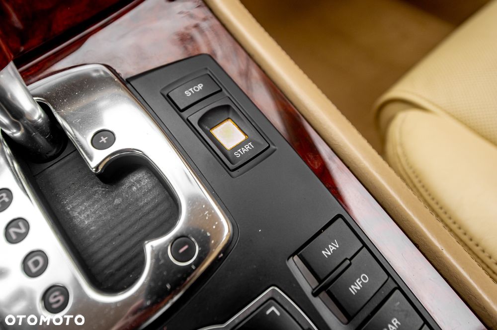 Audi A8 4.2 Quattro - 33