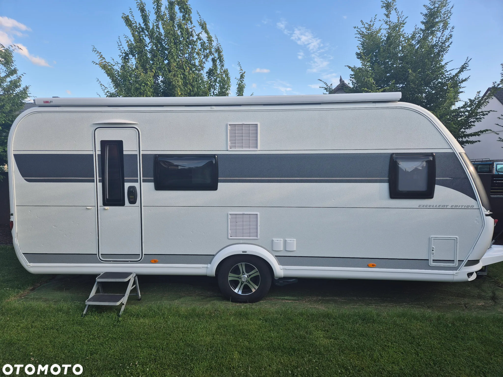 Hobby 560 KMFe Excellent Edition instalacja off-grid 230V Duo-Control - 3