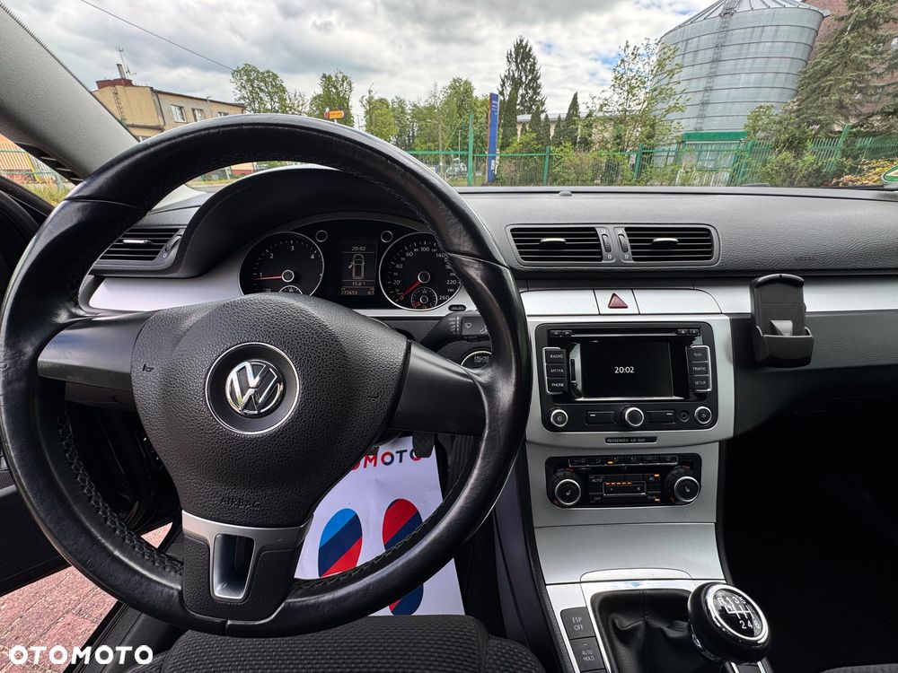 Volkswagen Passat 2.0 Blue TDI SCR Trendline - 13