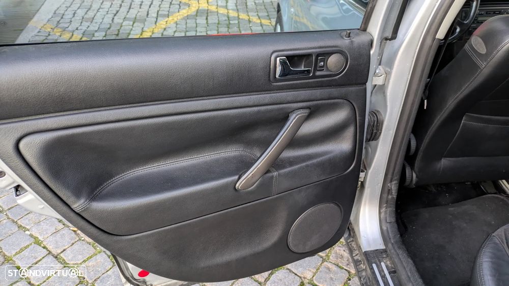 VW Passat Variant 1.9 TDi Highline Tip - 17