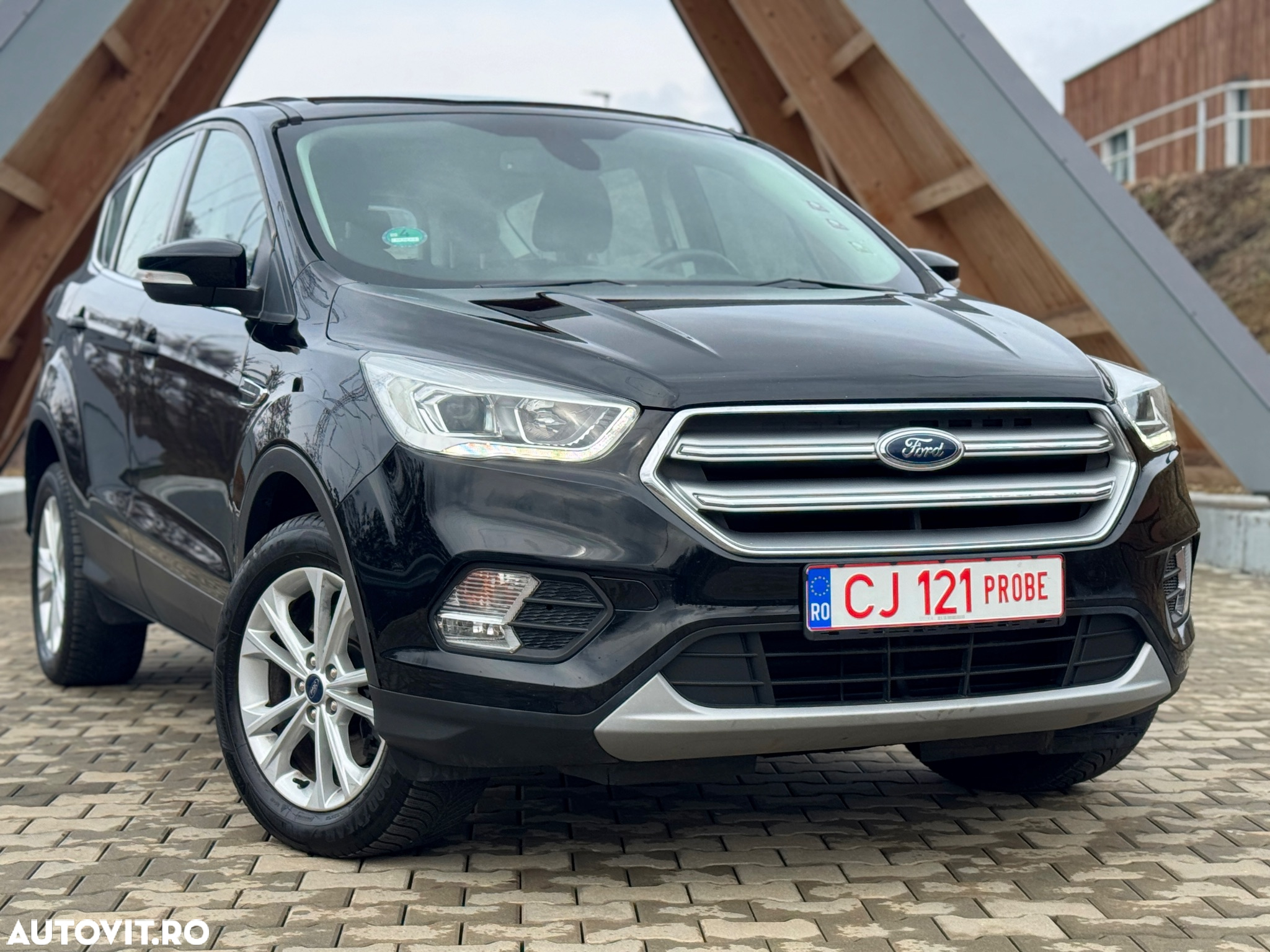 Ford Kuga 2.0 TDCi 2x4 Aut. Cool & Connect - 3