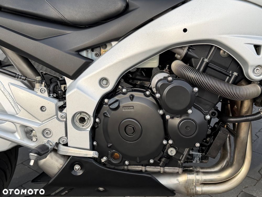 Suzuki GSR - 7