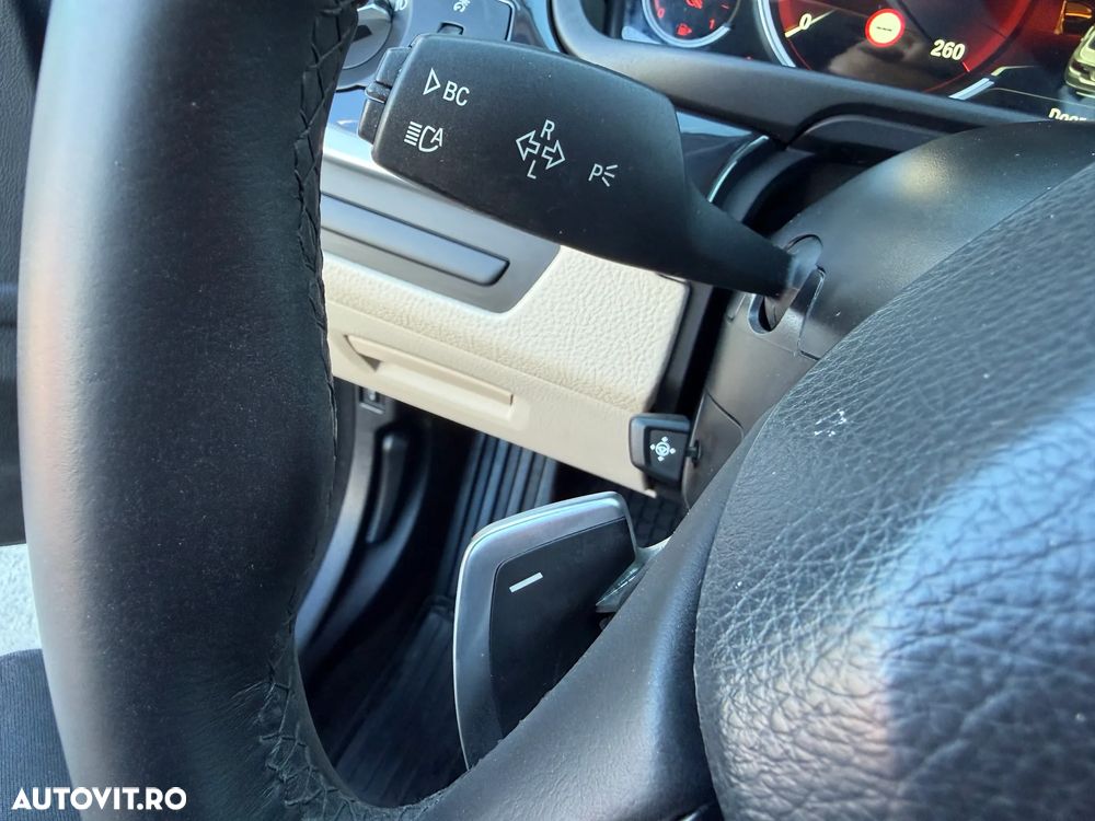 BMW Seria 5 520d Aut. - 31