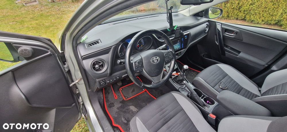 Toyota Auris 1.6 D-4D Premium - 10