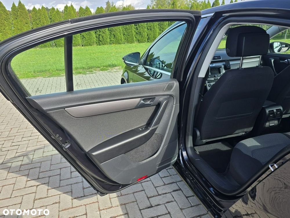 Volkswagen Passat - 18