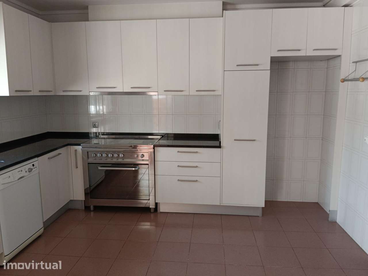Moradia T4 com garagem, jardim e churrasqueira às portas de Aveiro. - Grande imagem: 5/19