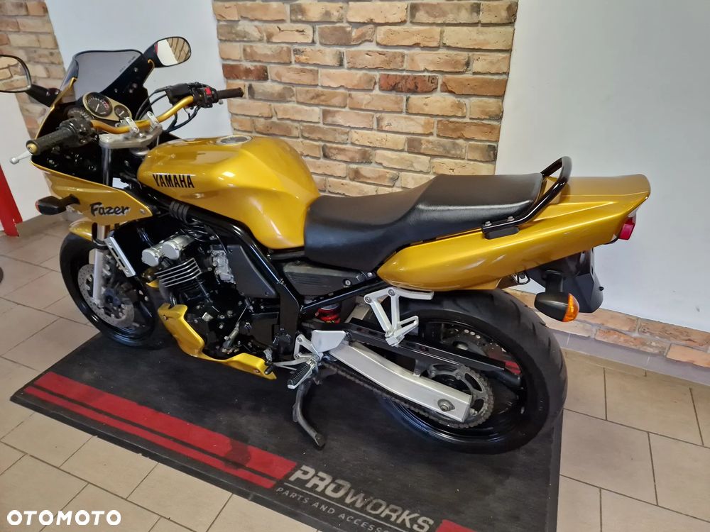 Yamaha FZS - 12