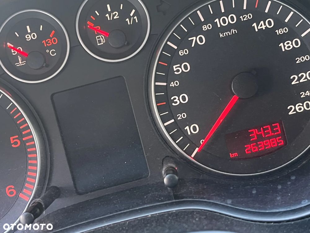 Audi A3 3-drzwiowe 2.0 TDI Attraction - 3