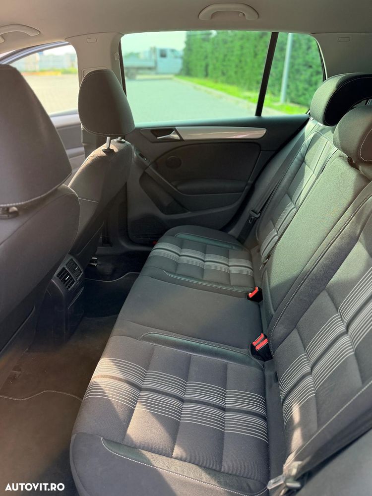 Volkswagen Golf - 6