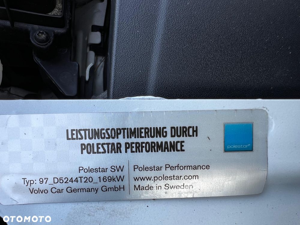 Volvo XC 60 D5 AWD R-Design Momentum - 28