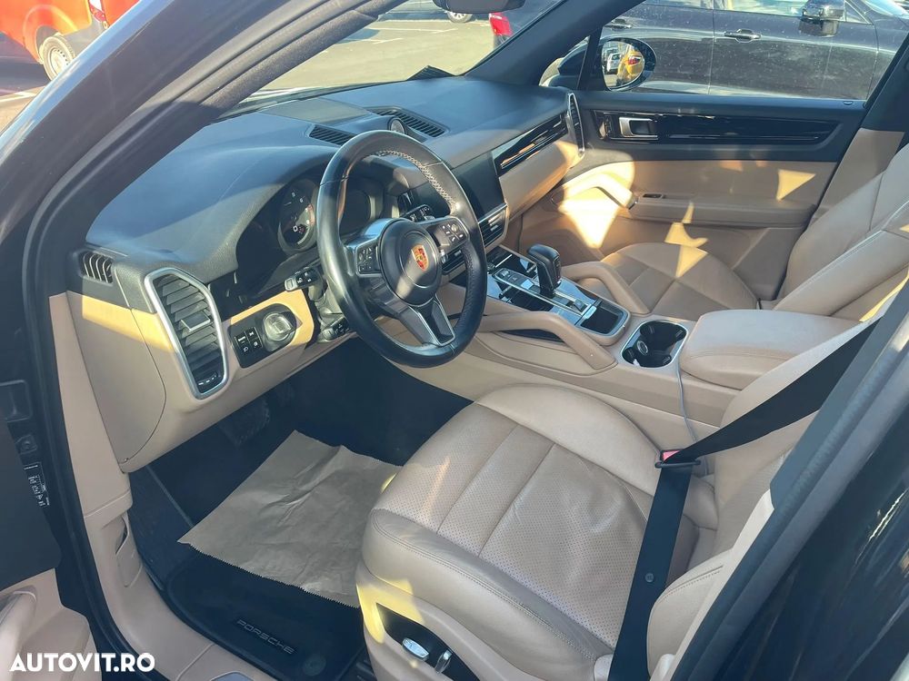 Porsche Cayenne - 4