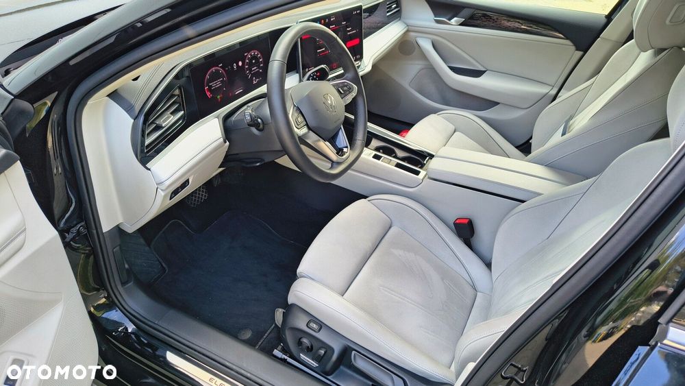 Volkswagen Passat Variant 2.0 TDI SCR 4Mot Elegance DSG - 11