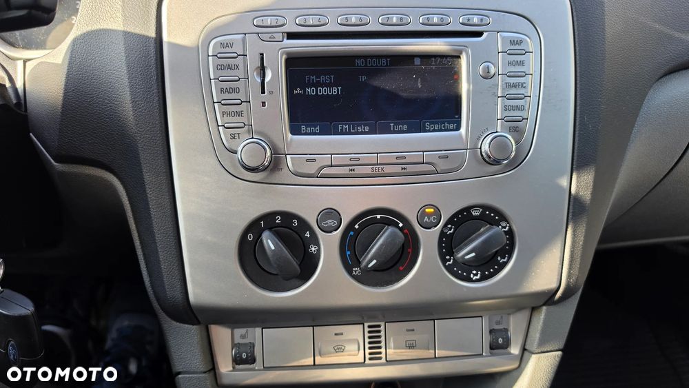 Ford Focus 1.6 Ambiente - 19