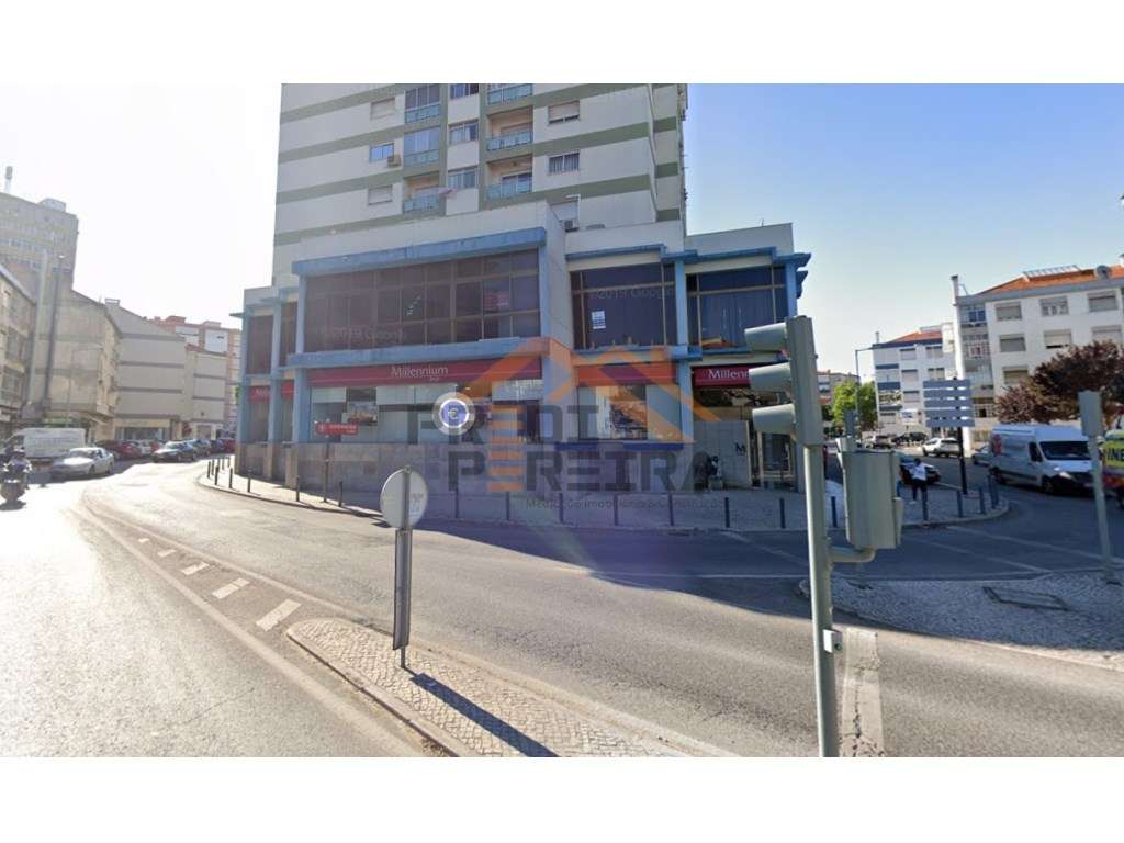 Predipereira apresenta loja vaga no Centro Comercial Oceano, em Odi... - Grande imagem: 3/7