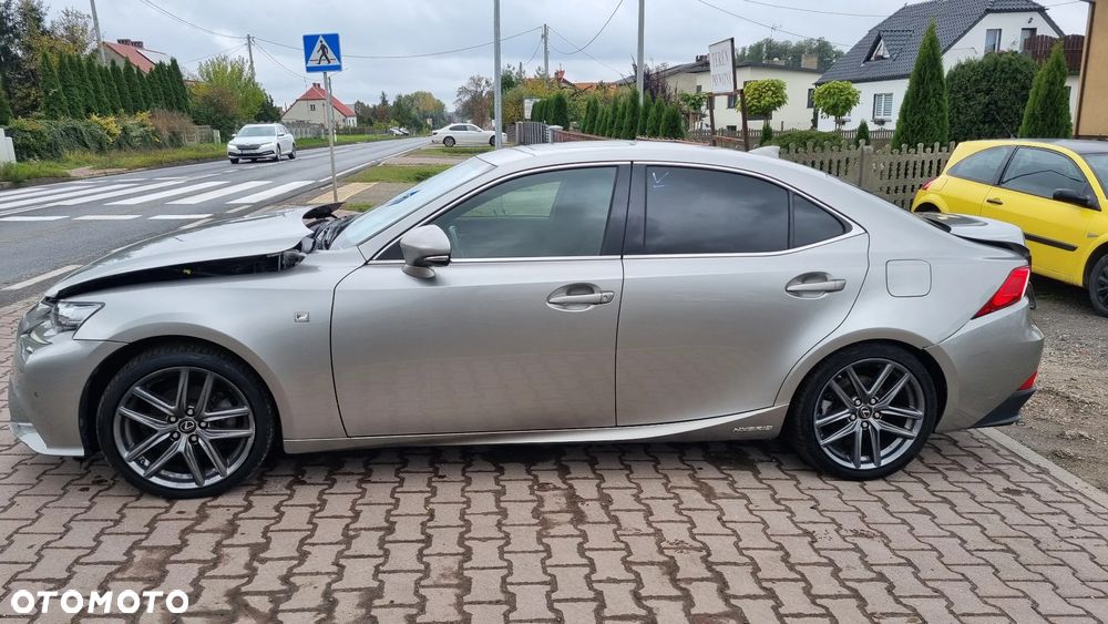 Lexus IS 300h F Sport - 11