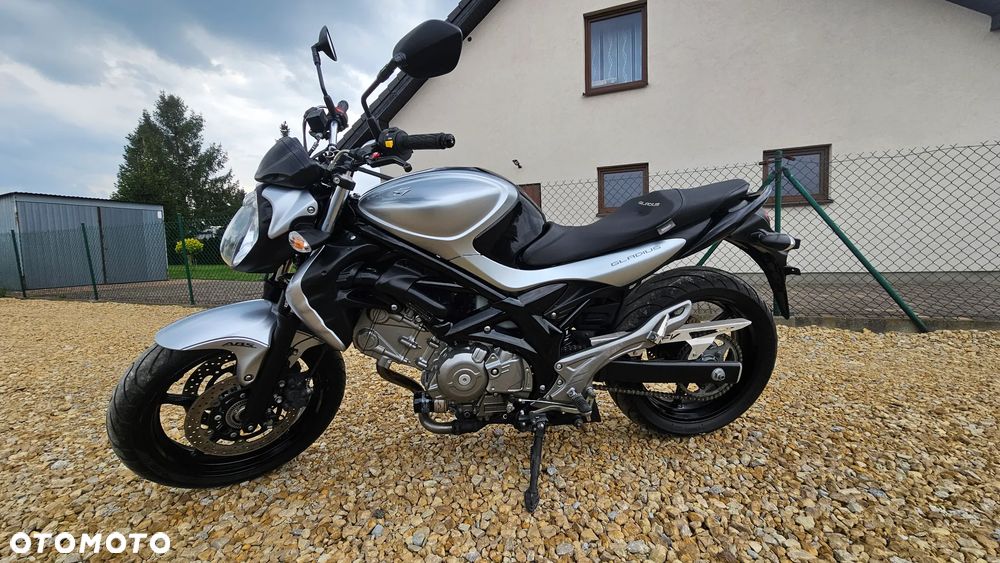Suzuki Gladius - 11