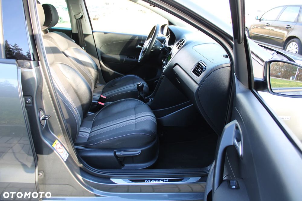 Volkswagen Polo 1.2 TSI MATCH - 31
