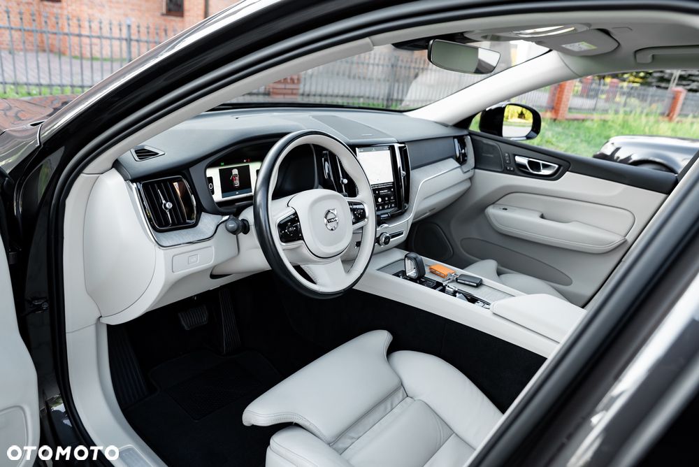 Volvo XC 60 D5 AWD R-Design - 18