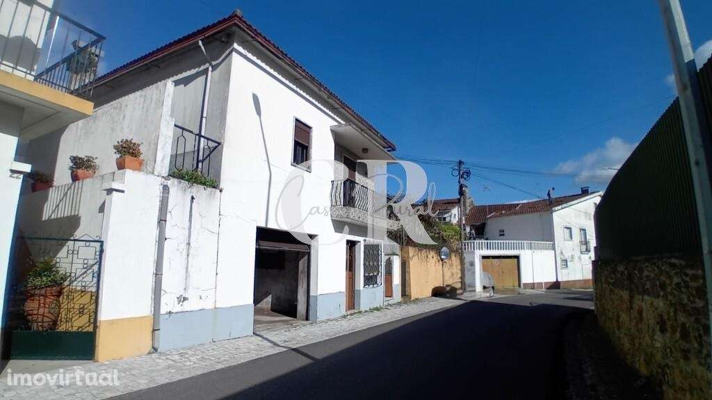 Fantástica moradia renovada com logradouro e terreno em Figueiró dos V - Grande imagem: 2/33