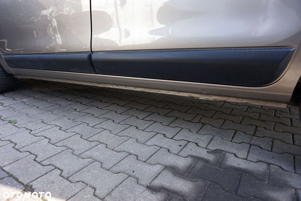 ĆWIARTKA PRÓG SŁUPEK LEWY DOKKER LIFT TEHNK 764610858R DACIA 2017-2021 - 1