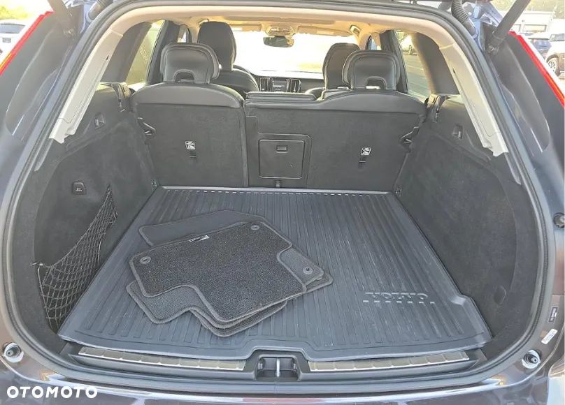 Volvo XC 60 B5 B AWD Ultimate Dark - 14