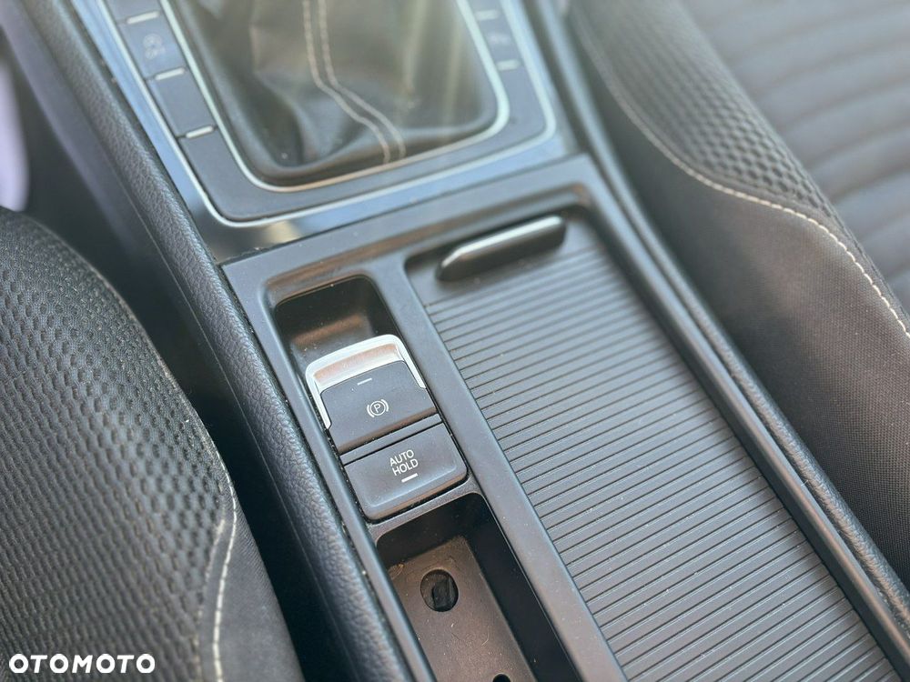 Volkswagen Golf - 23